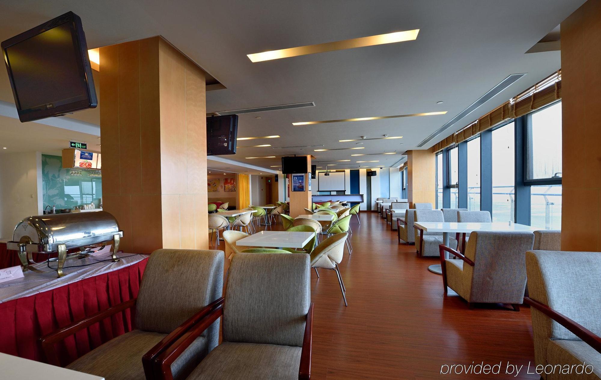 Holiday Inn Express Shanghai Nanhuizui Exterior foto