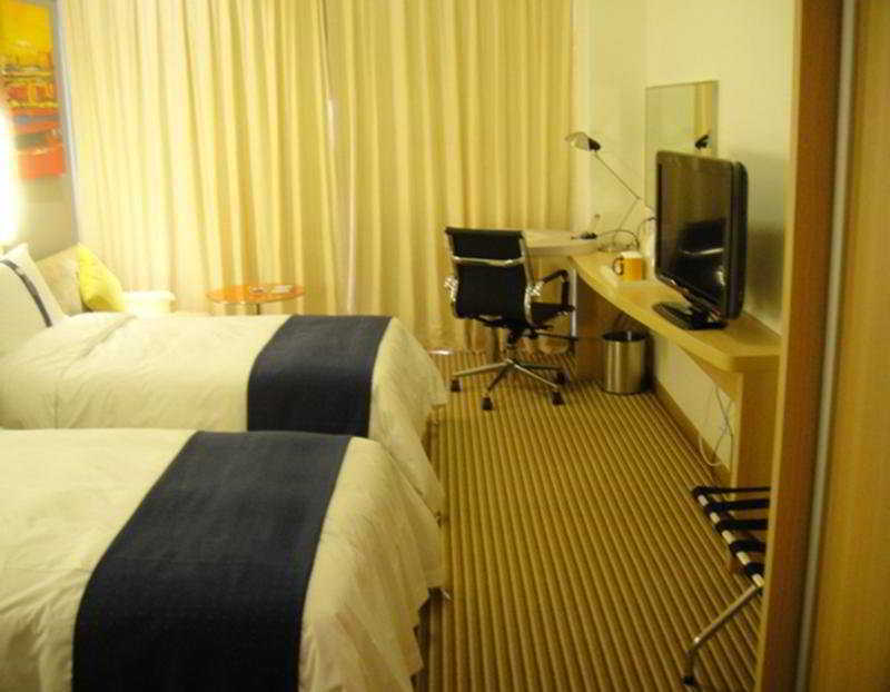 Holiday Inn Express Shanghai Nanhuizui Exterior foto