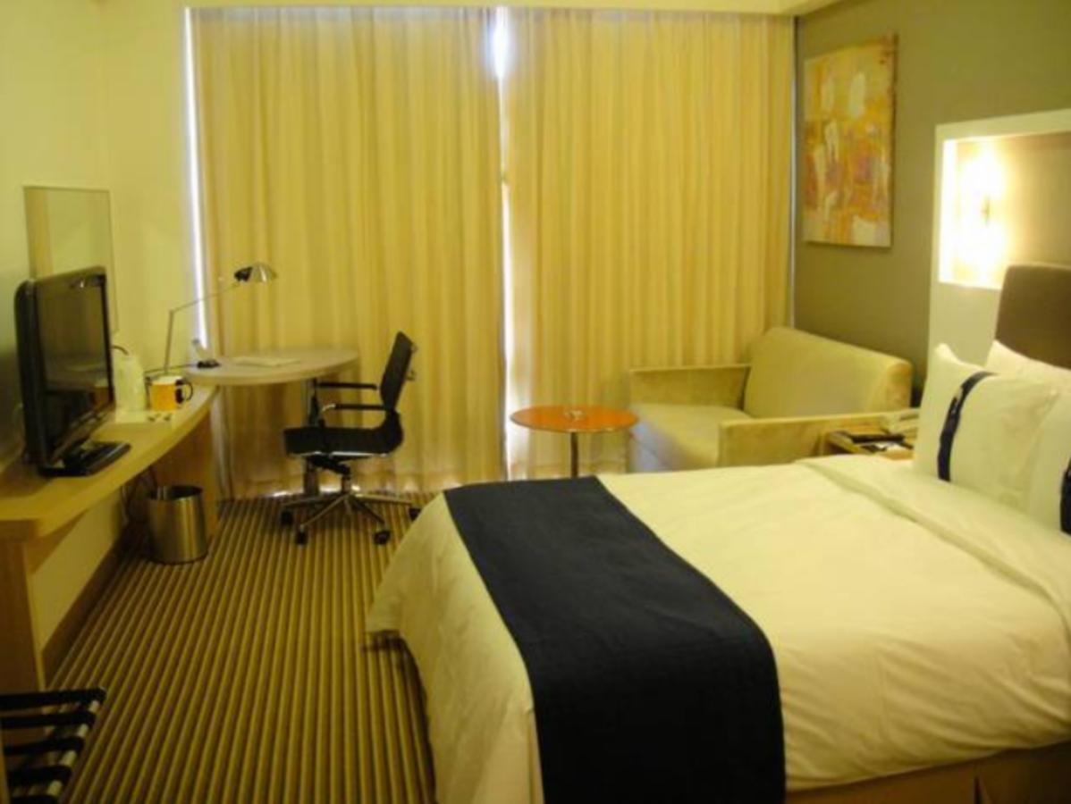 Holiday Inn Express Shanghai Nanhuizui Exterior foto