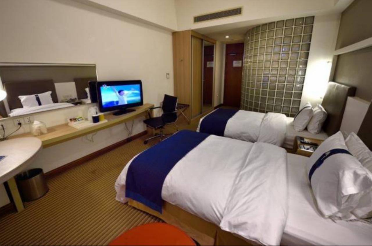 Holiday Inn Express Shanghai Nanhuizui Exterior foto