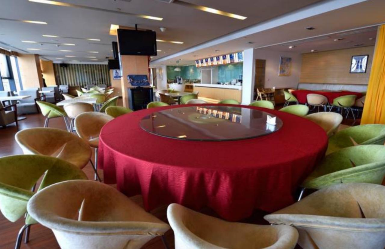 Holiday Inn Express Shanghai Nanhuizui Exterior foto